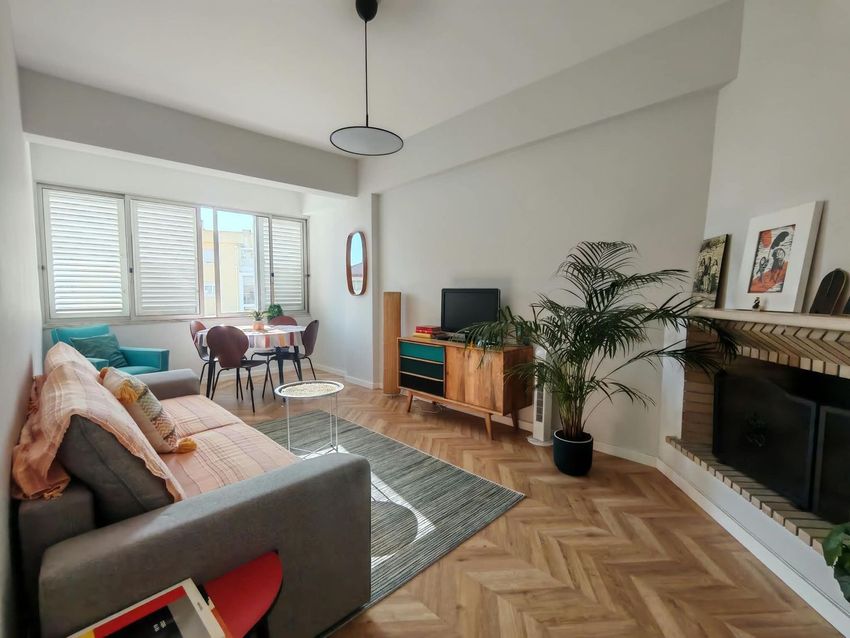 Imagem Sala de estar de apartamento t2 em São João da Caparica