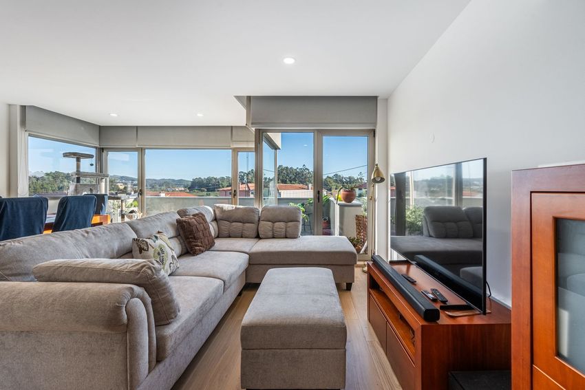 Imagem Sala de estar de apartamento t3 em Rua das Cavadas