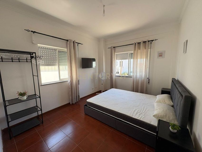 Imagem Quarto de apartamento t1 em Rua Rossio de São Luís, 48