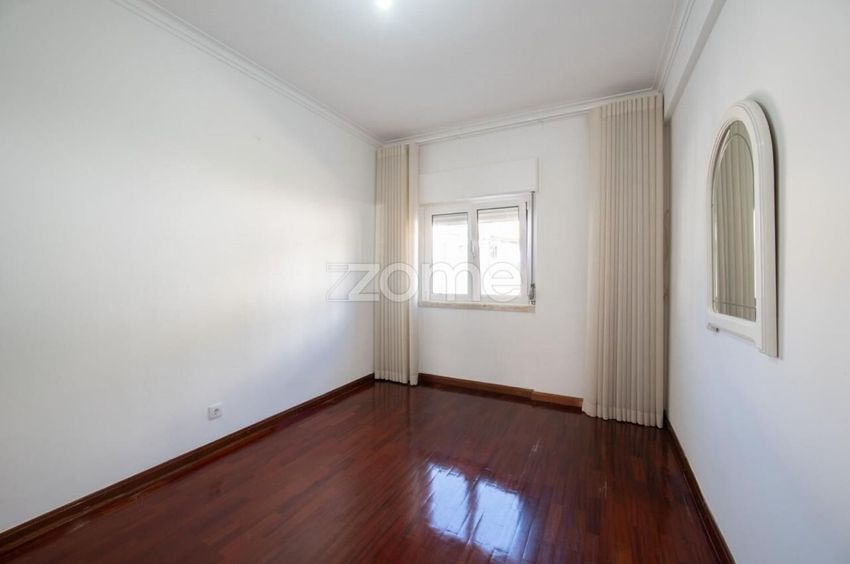 Imagem Sala de estar de apartamento t2 em Rua Aura Abranches, 27