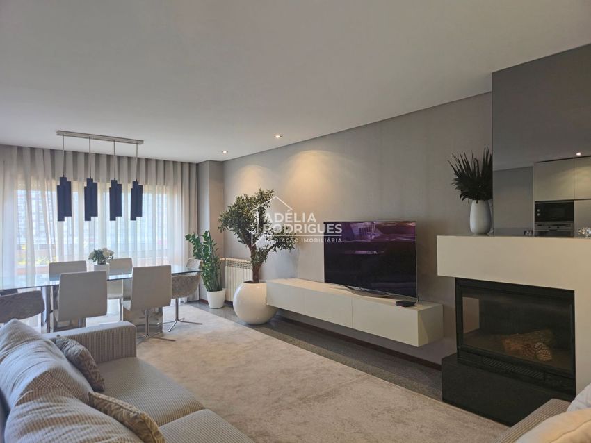 Imagem Sala de estar de apartamento t2 em Rua Doutor Gonçalo de Araújo