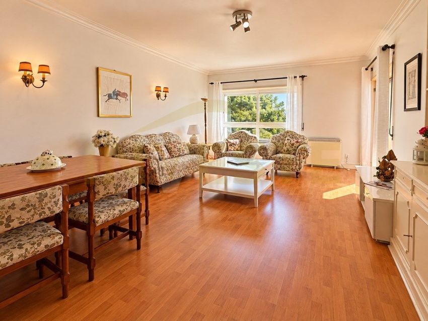Imagem Sala de estar de apartamento t3 em Rua Sacadura Cabral