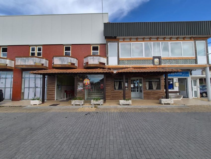 Imagem Fachada de espaço comercial em Recardães e Espinhel