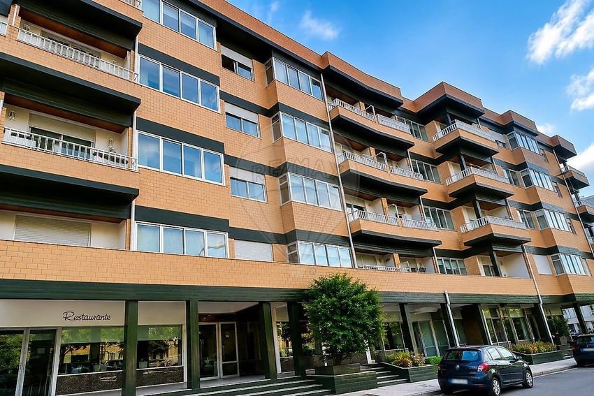 Imagem Fachada de apartamento t3 em Rua Dom António Ferreira Gomes, 150