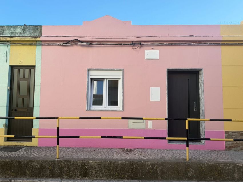 Imagem Fachada de  moradia geminada em Rua Alexandre Herculano