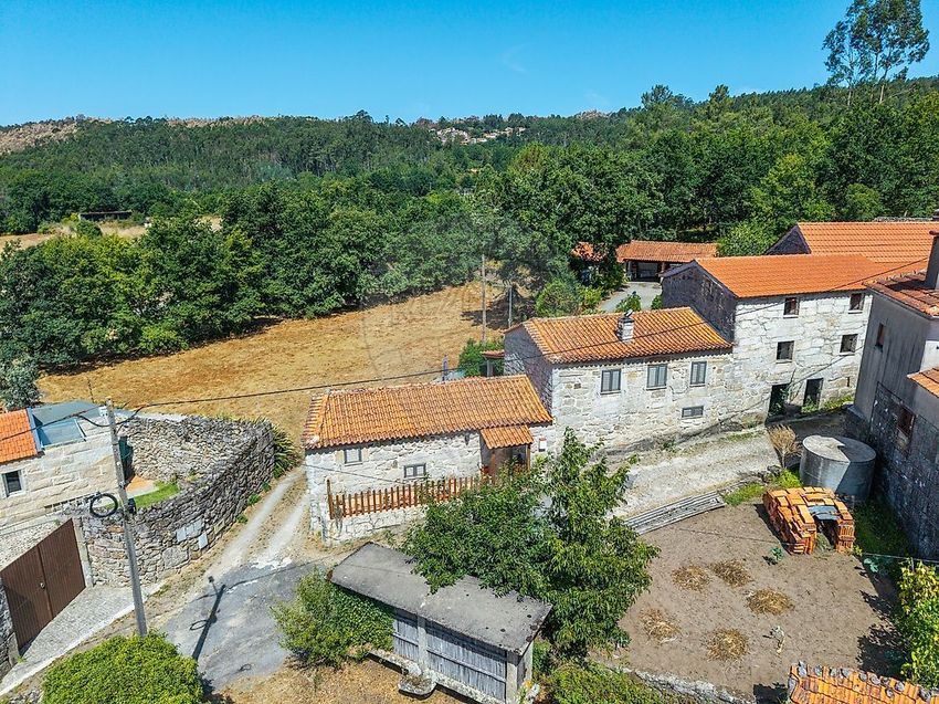 Imagem Fachada de  moradia independente em São João do Monte e Mosteirinho