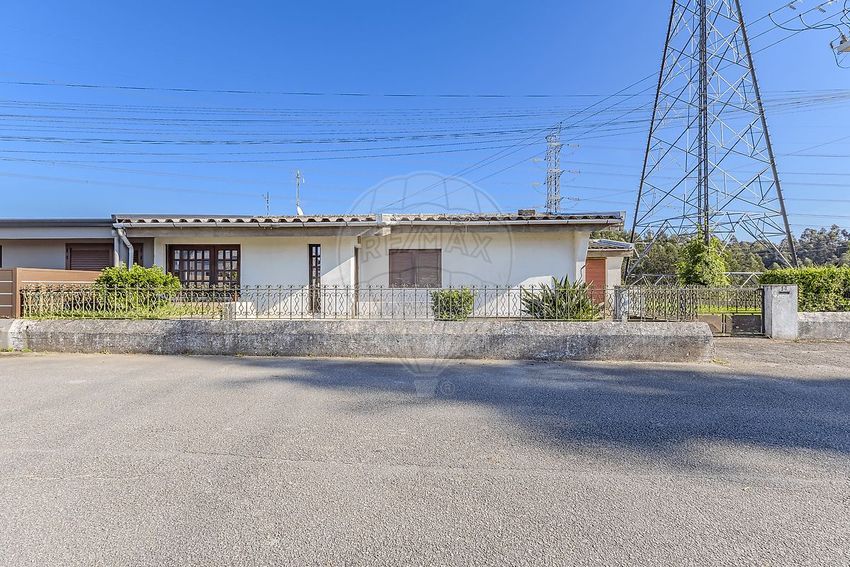 Imagem Fachada de  moradia independente em Melres e Medas