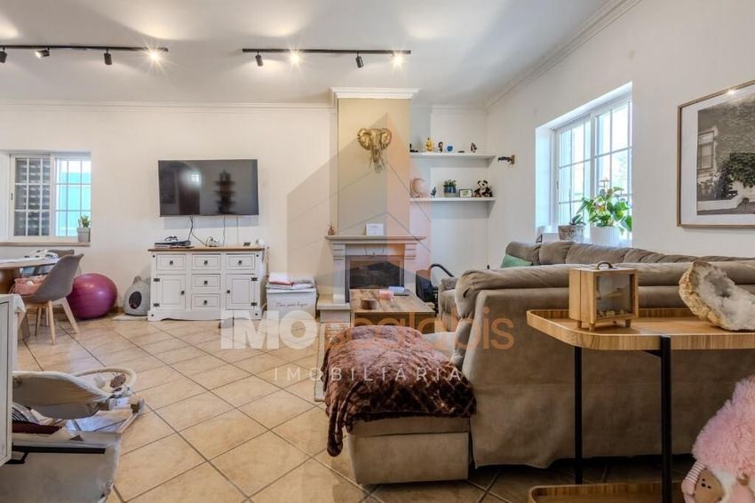 Imagem Sala de estar de  casa ou moradia em Rua Edmundo Manuel da Gaga