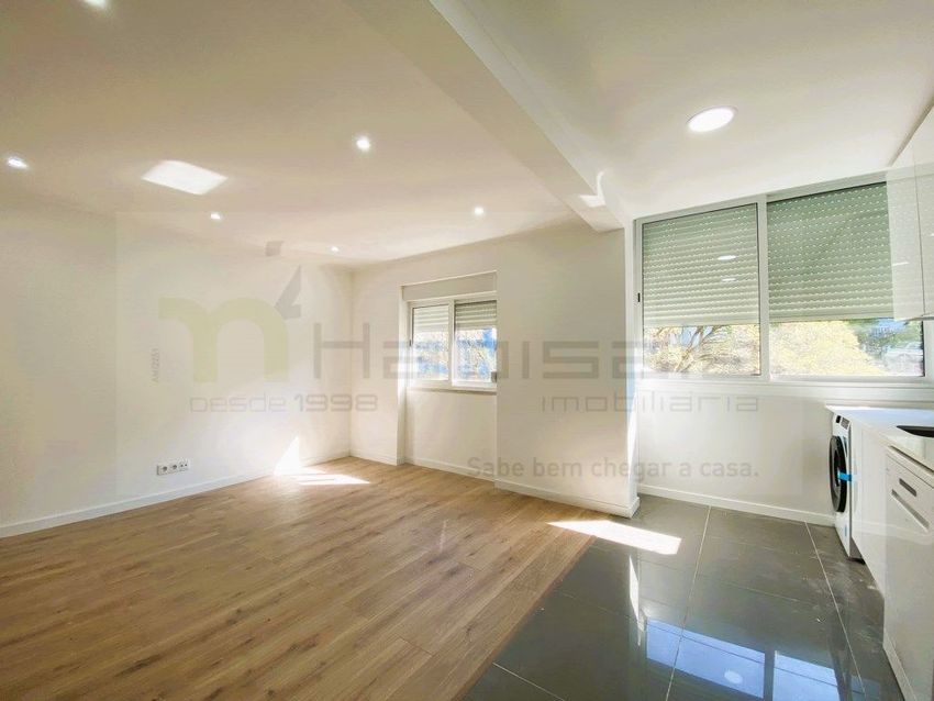 Imagem Sala de estar de apartamento t2 em Rua Mestre Afonso Domingues, 8
