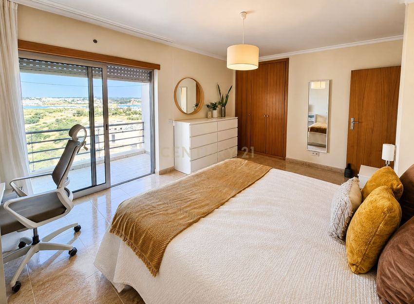 Imagem Quarto de apartamento t2 em Rua do Oceano Atlântico s/n