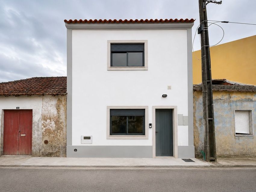 Imagem Fachada de  moradia geminada em Bombarral e Vale Covo