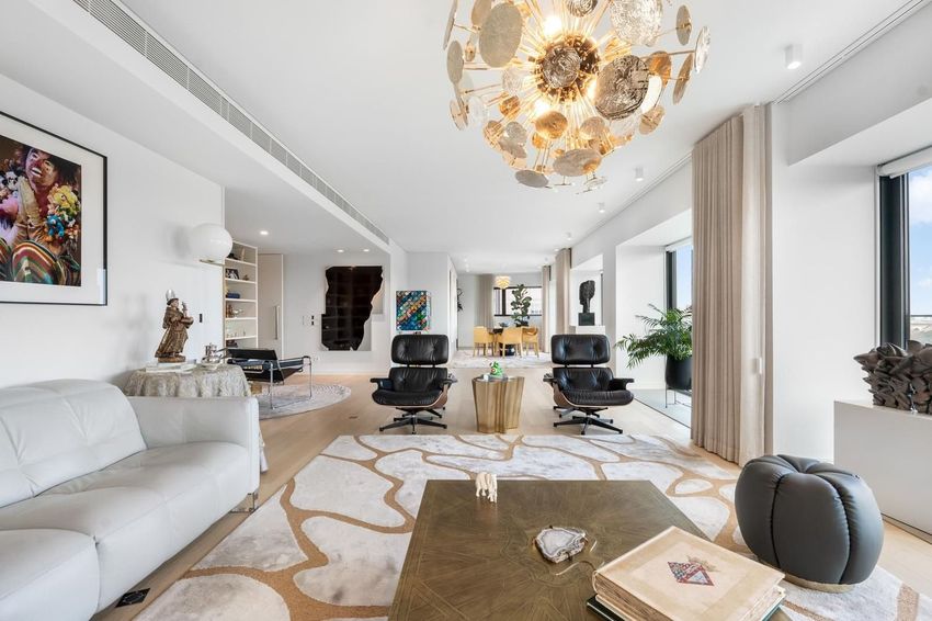 Imagem Sala de estar de apartamento t5 em Rua Maria Ulrich