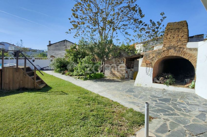 Imagem Jardim de  moradia independente em Largo Joaquim António Tapum, 10