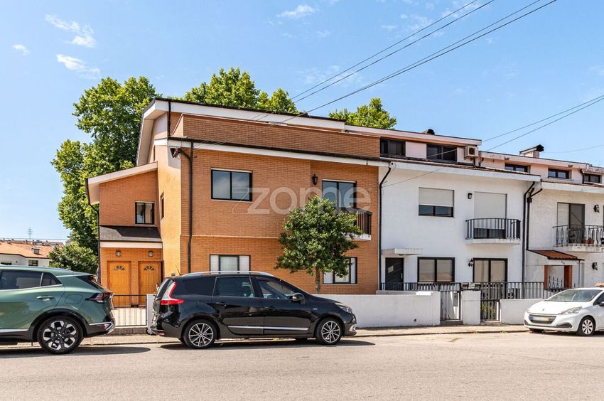 Imagem Fachada de  moradia independente em Rua Santos Pousada, 265