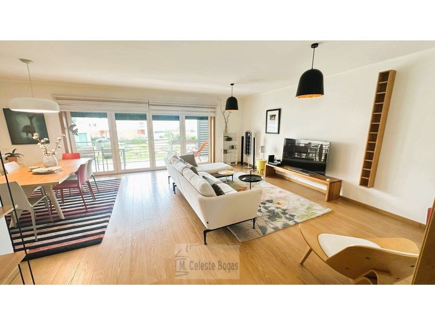 Imagem Sala de estar de apartamento t3 em Terrugem - Q.ta do Torneiro - Q.ta da Fonte