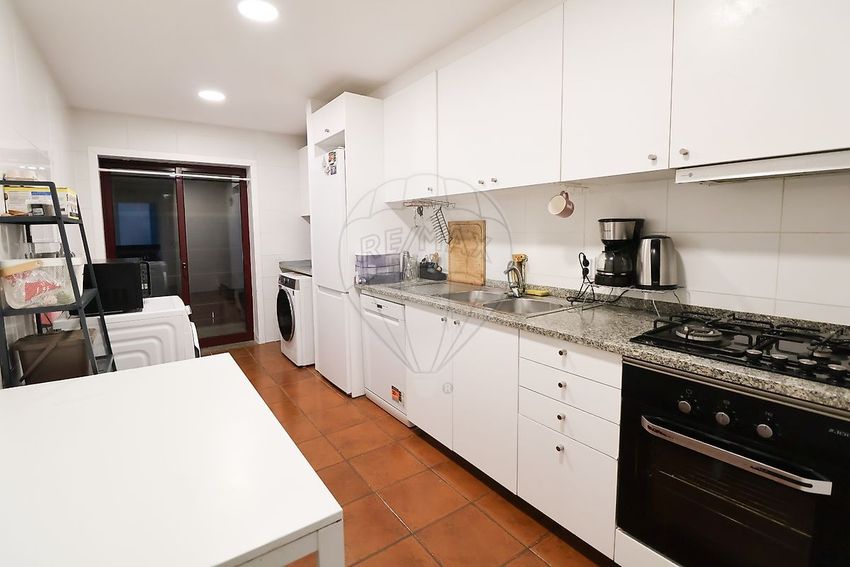 Imagem Cozinha de apartamento t3 em Rua Feliciano Ramos, 32
