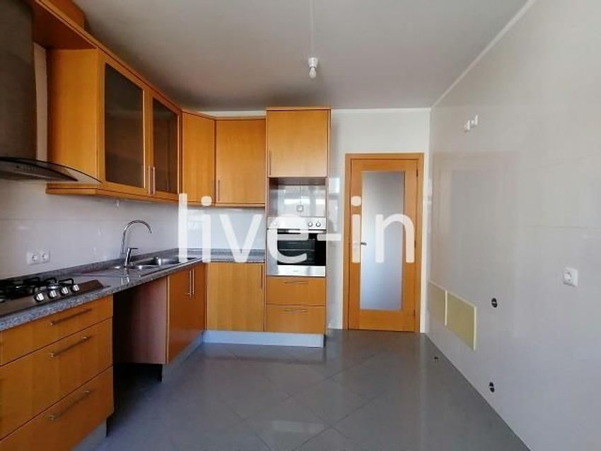Imagem Cozinha de apartamento t2 em Praceta Engenheiro Von Haff