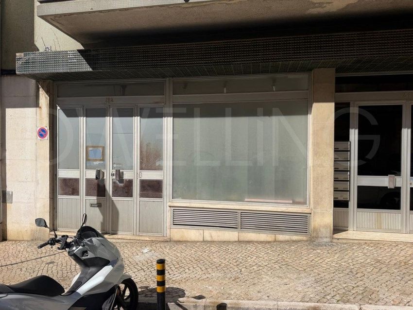 Imagem de espaço comercial em Rua Jorge Colaço
