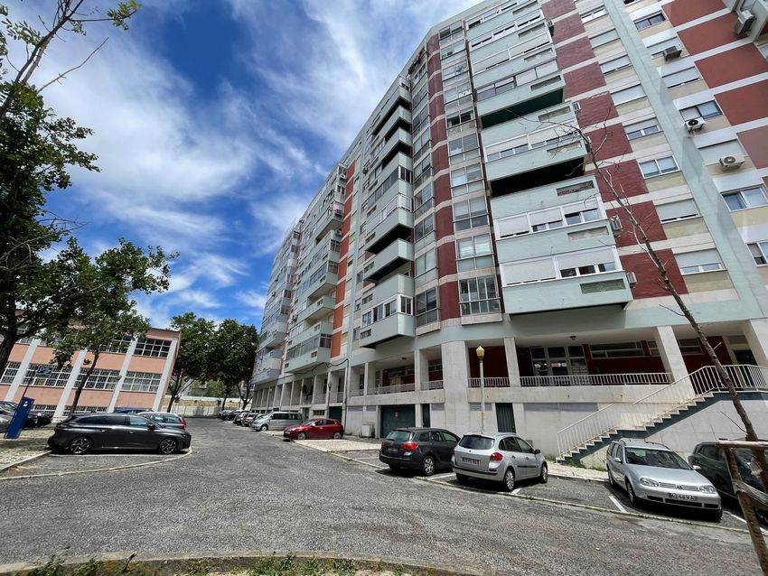 Imagem Fachada de apartamento t4 em Largo Pedro Correia Marques, 3