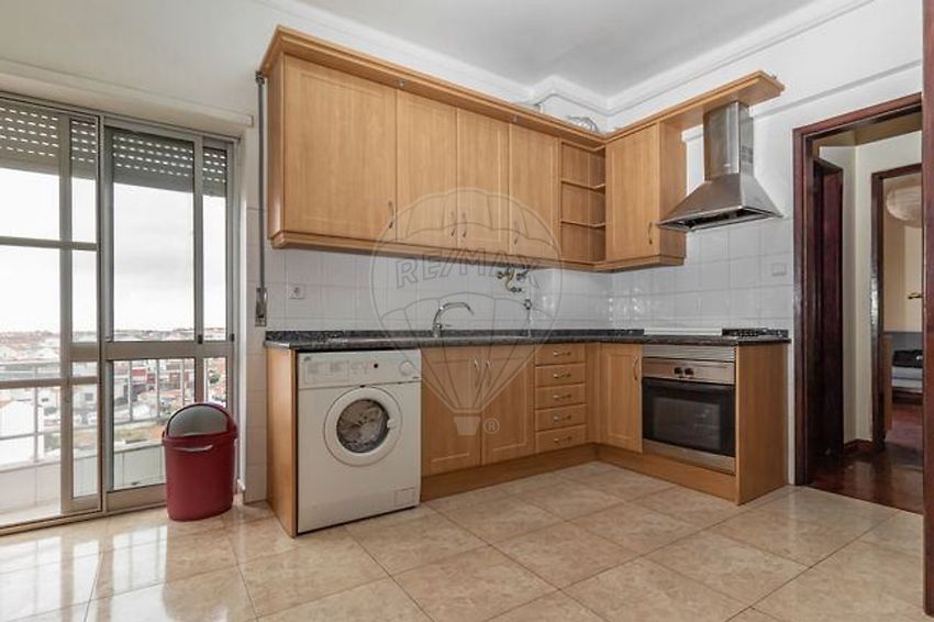 Imagem Cozinha de apartamento t2 em Rua Luís Calado Nunes