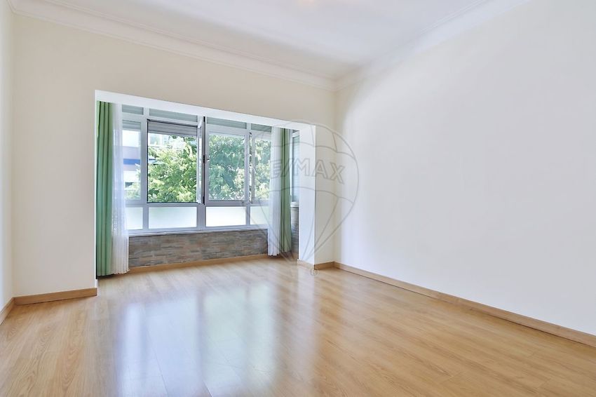 Imagem Divisão de apartamento t2 em Rua Amélia Rey Colaço