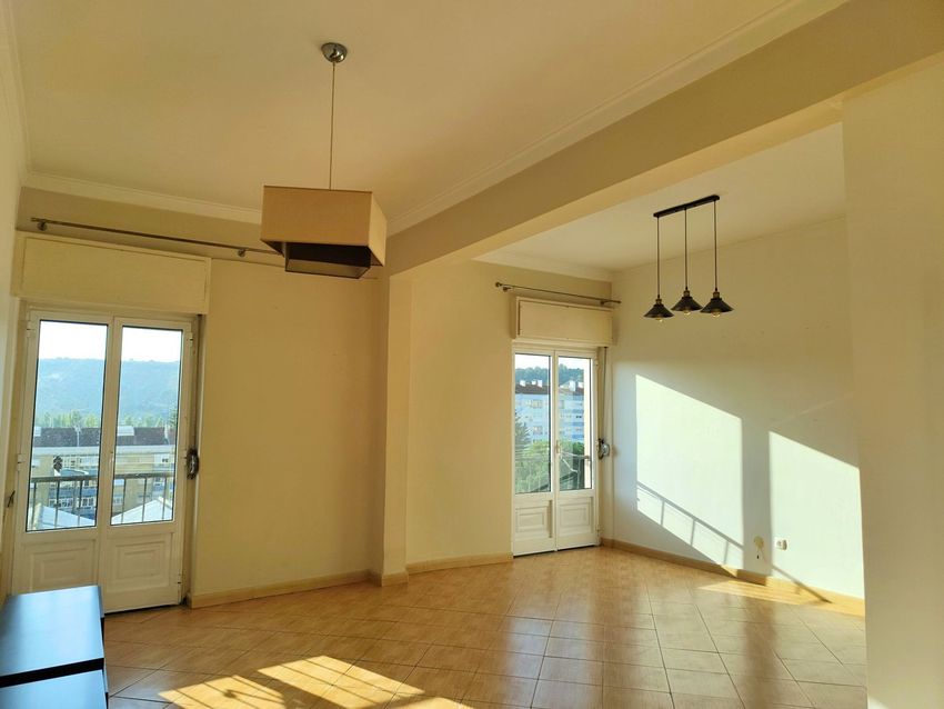 Imagem Sala de estar de apartamento t2 em Rua Gil Eanes, 6