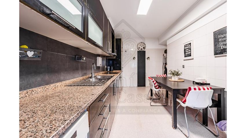 Imagem Cozinha de apartamento t3 em Quinta da Atalaia s/n