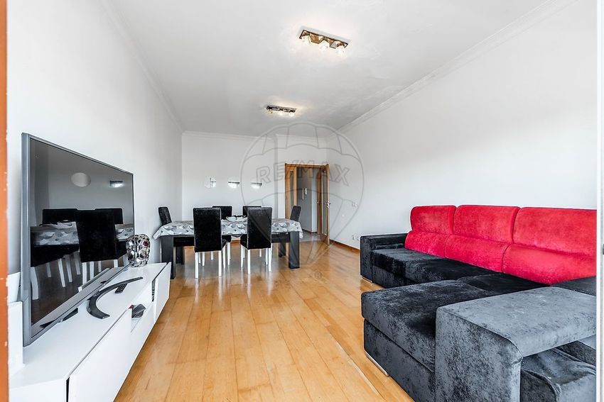 Imagem Sala de estar de apartamento t2 em Rua António Santos Oliveira, 353