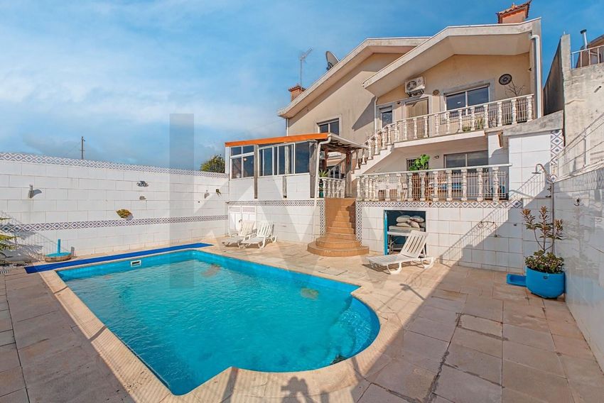 Imagem Piscina de  casa ou moradia em Rua Trindade Coelho s/n