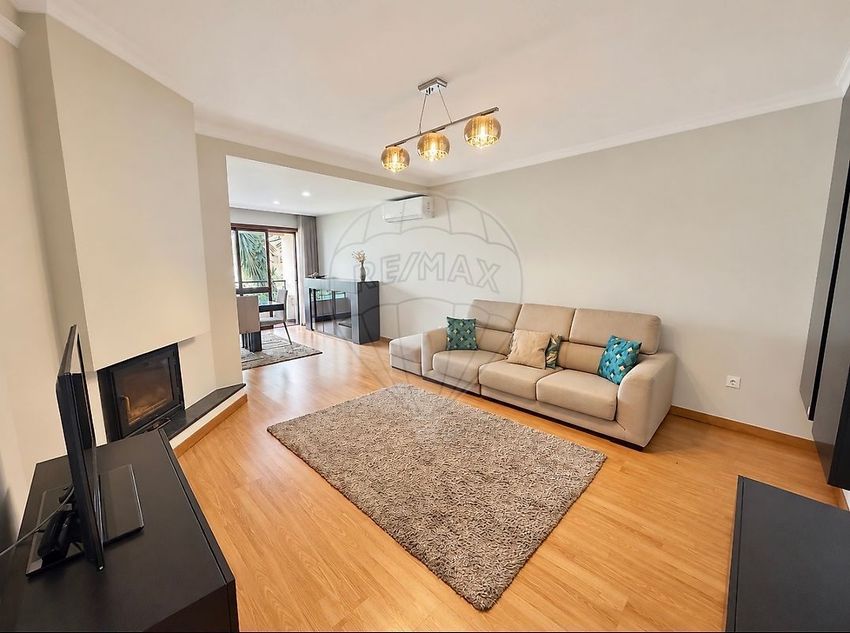 Imagem Sala de estar de apartamento t3 em Rua de Altino Coelho
