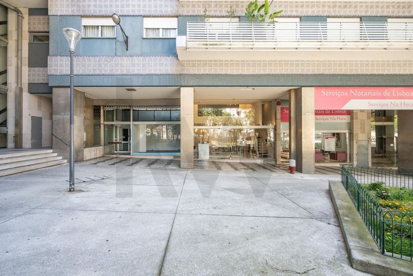 Imagem Vistas de espaço comercial em Rua Visconde de Santarém s/n