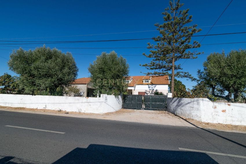 Imagem Fachada de  moradia independente em Estrada Real, 2 a