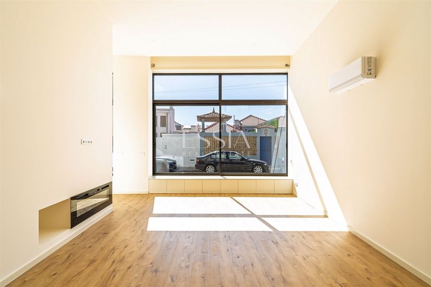 Imagem Divisão de apartamento t2 em Rua de Luz Soriano