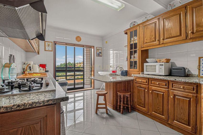 Imagem Cozinha de apartamento t3 em Sé - Santa Maria - Meixedo