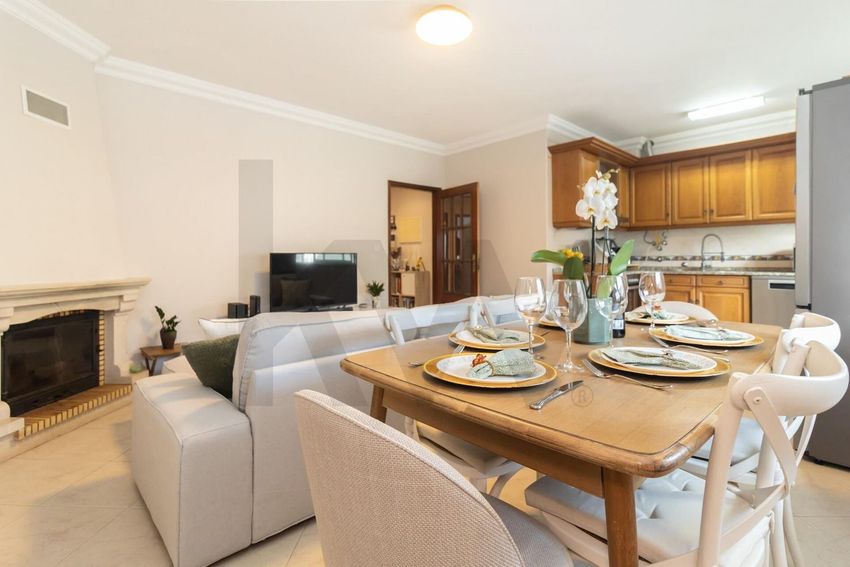 Imagem Sala de estar de apartamento t2 em Rua Gomes Eanes de Azurara, 54