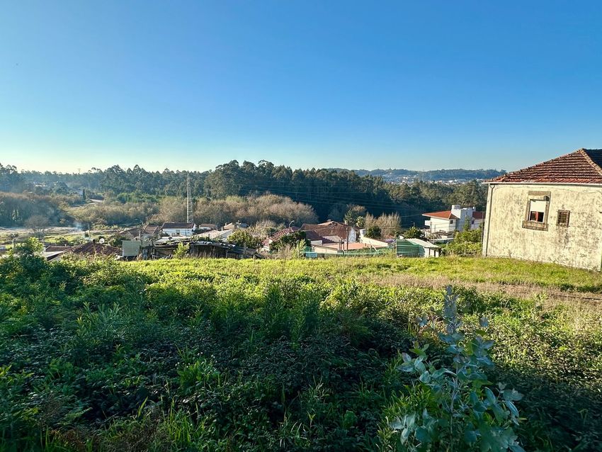 Imagem Terreno de terreno em Rua Lavadouro de Codeçais