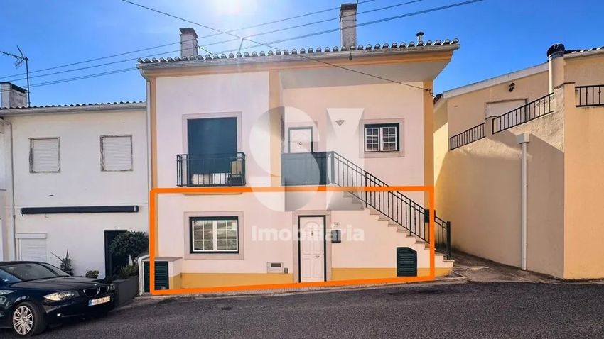 Imagem Fachada de  andar de moradia em Rua da Padaria