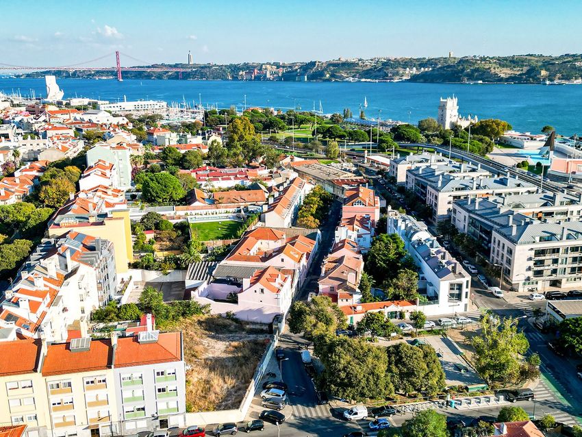 Imagem Vistas de terreno em Rua da Praia de Pedrouços