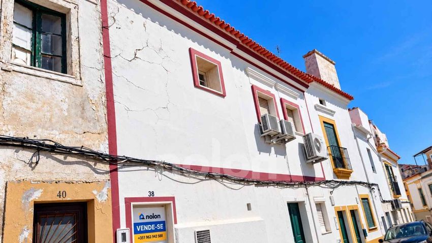 Imagem Fachada de apartamento t3 em Estrada Sem Nome, 38 b