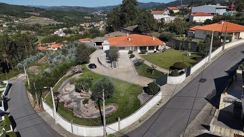 Imagem Piscina de  moradia independente em Vila Fria e Vizela (São Jorge)