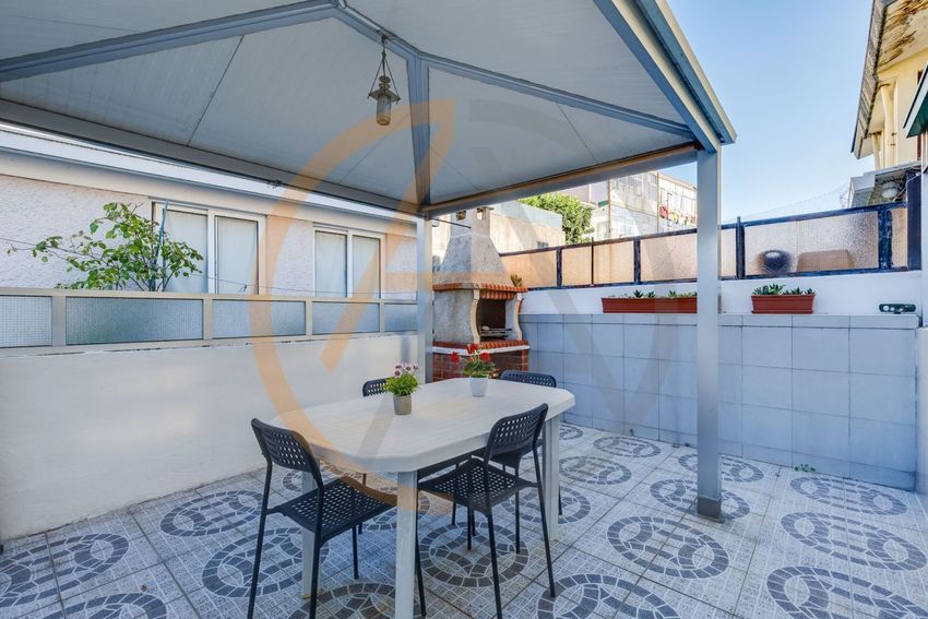 Imagem Sala de estar de apartamento t2 em Rua Monte de São Gens, 90
