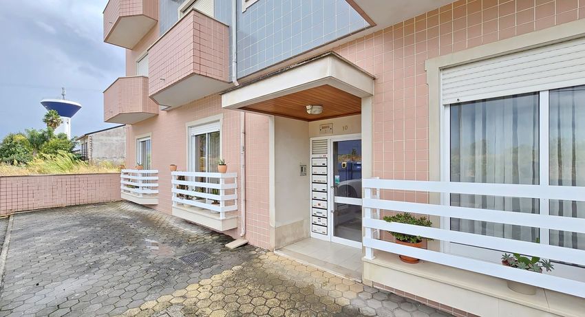 Imagem Fachada de apartamento t3 em Rua Colégio