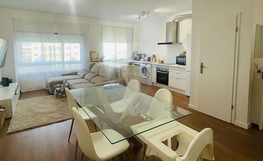 Imagem Cozinha de apartamento t2 em Rua Rui de Pina
