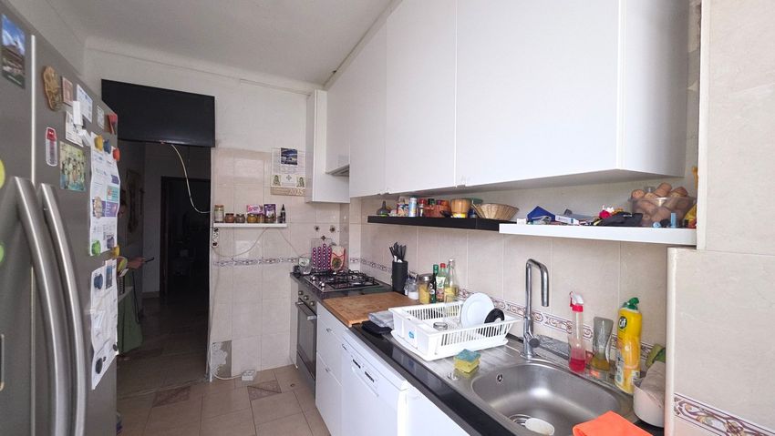 Imagem Cozinha de apartamento t3 em Rua Doutor João de Barros