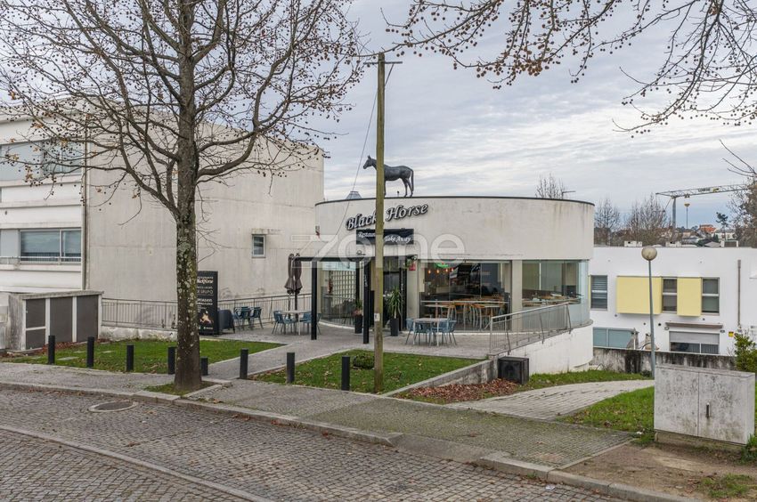 Imagem Fachada de espaço comercial em Rua Vale, 345
