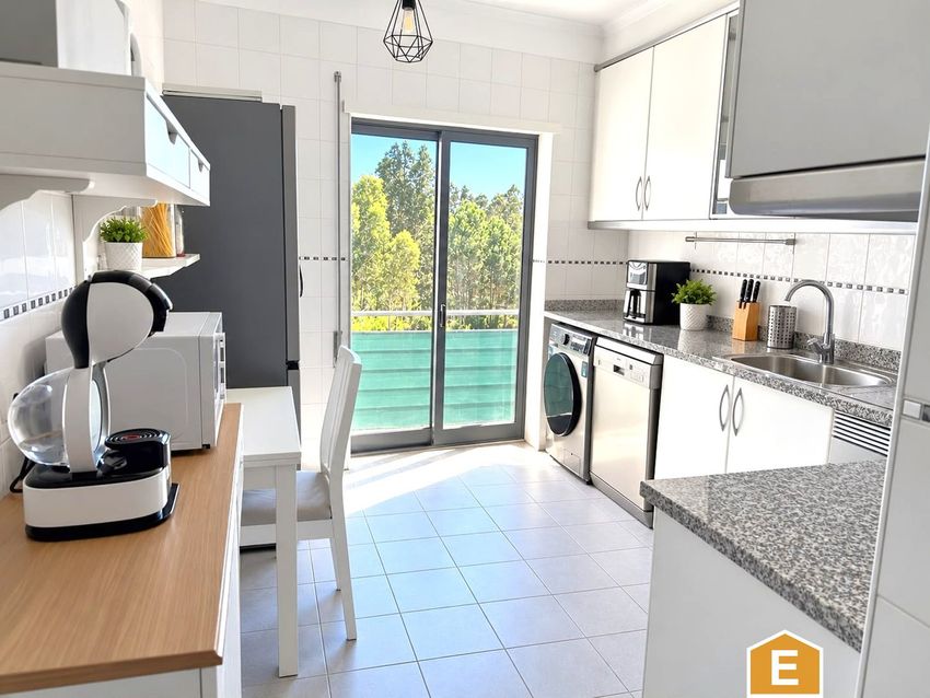 Imagem Cozinha de apartamento t2 em Rua Raúl Rodrigues Girão