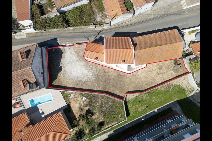 Imagem Piscina de terreno em Rua Nossa Senhora dos Remédios