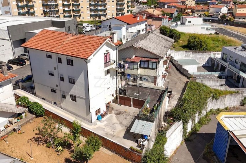 Imagem Fachada de  moradia independente em Praça José da Costa