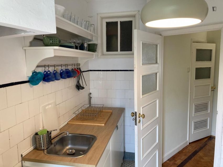 Imagem Cozinha de apartamento t2 em Rua de Miguel Bombarda