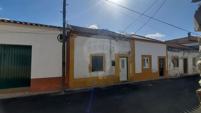 Imagem Fachada de  moradia independente em Muge